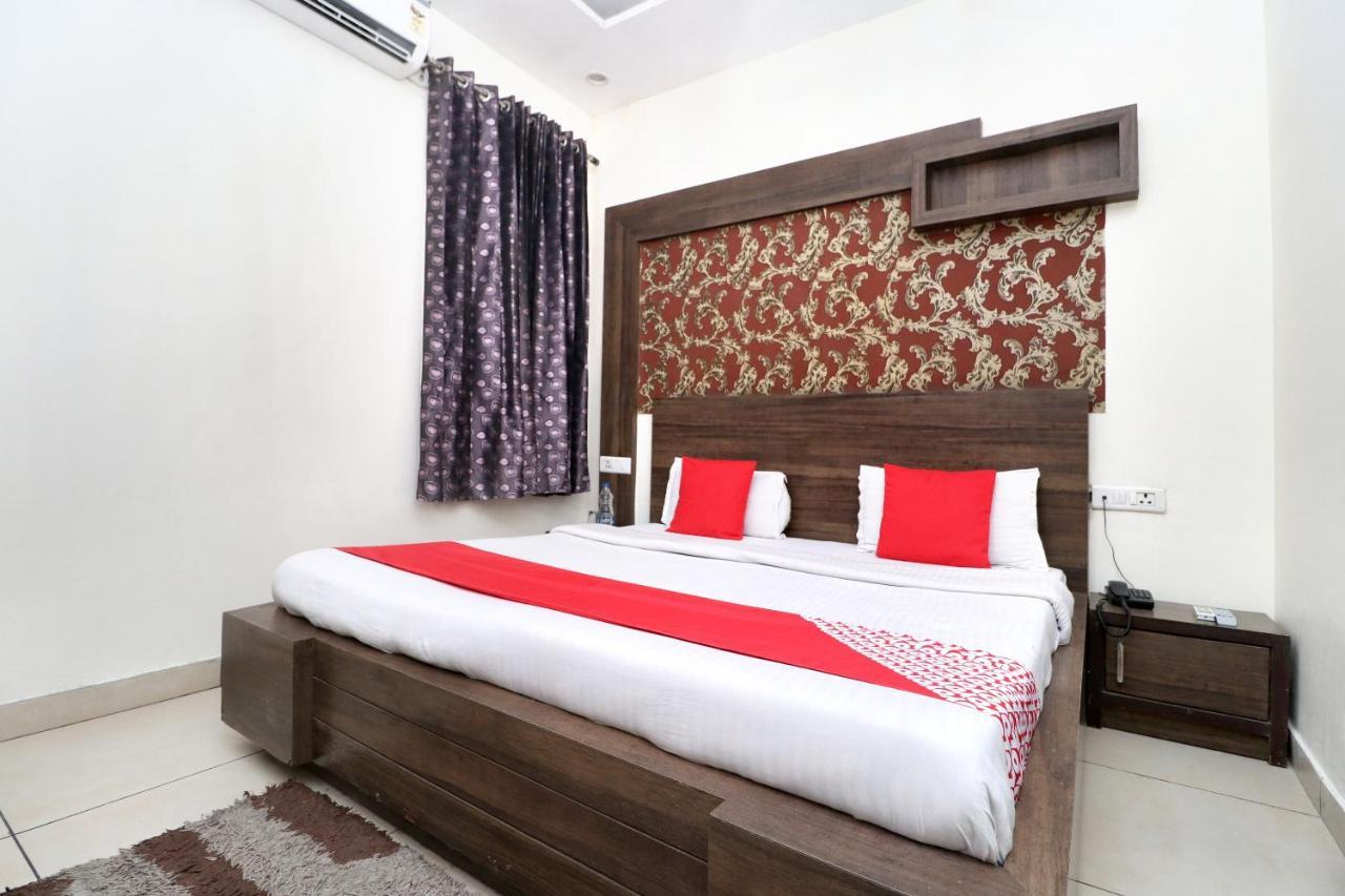 Oyo 22943 Bs Residency Hotel 3*